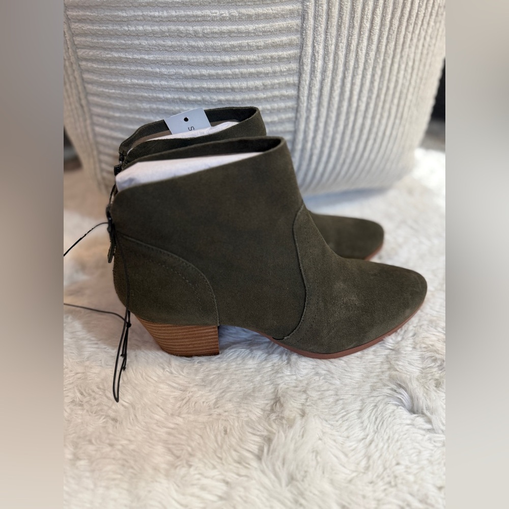 NWT Violet and Red Olive Ankle Boots - Picture 4 of 6